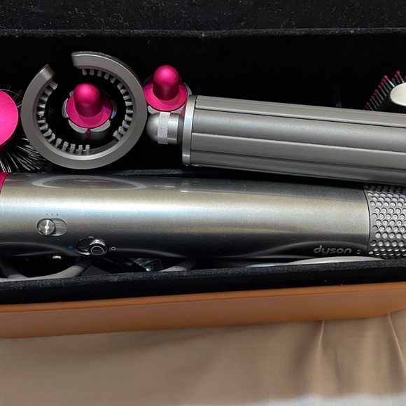 Dyson Air Wrap Hair Styler with Accessories and Carrying Case - Picture 6 of 6